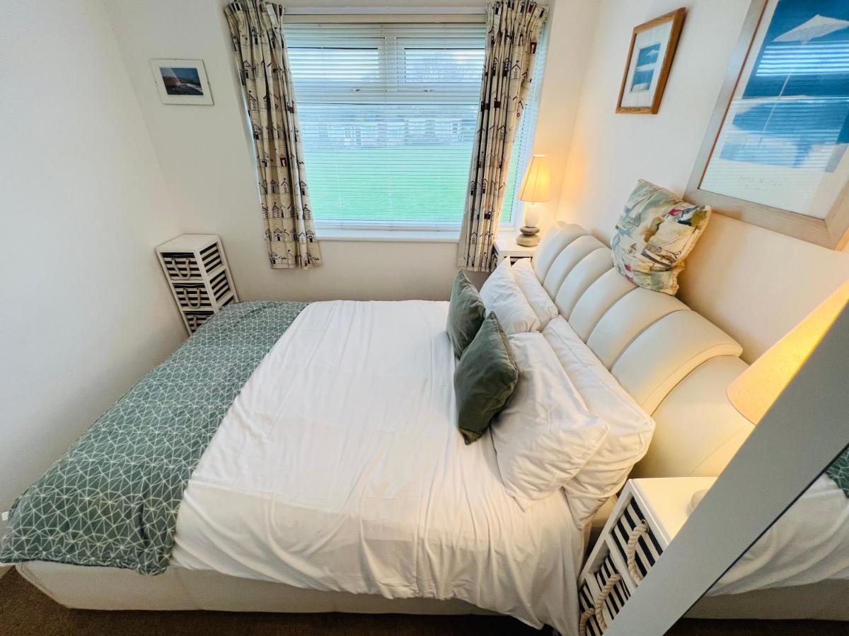 2 Bedroom Chalet Sb109, Sandown Bay, Isle Of Wight Brading Buitenkant foto